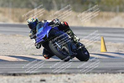 media/Dec-01-2025-Moto Forza (Mon) [[2daa91e15f]]/1-Advanced Group/Session 3 (Turn 3)/